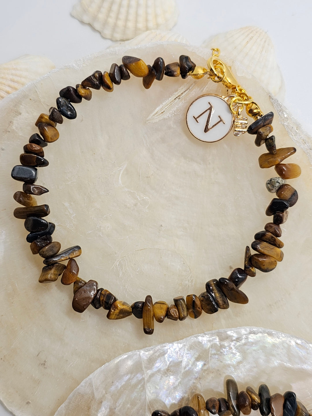Armband aus Natur Heilsteine mit Buchstabenanhänger - UNISEX