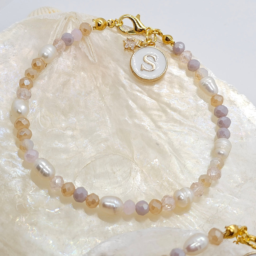Armband mit Crystal und Zuchtperlen sowie Buchstabenanhänger "S"