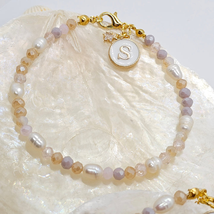 Armband mit Crystal und Zuchtperlen sowie Buchstabenanhänger "S"