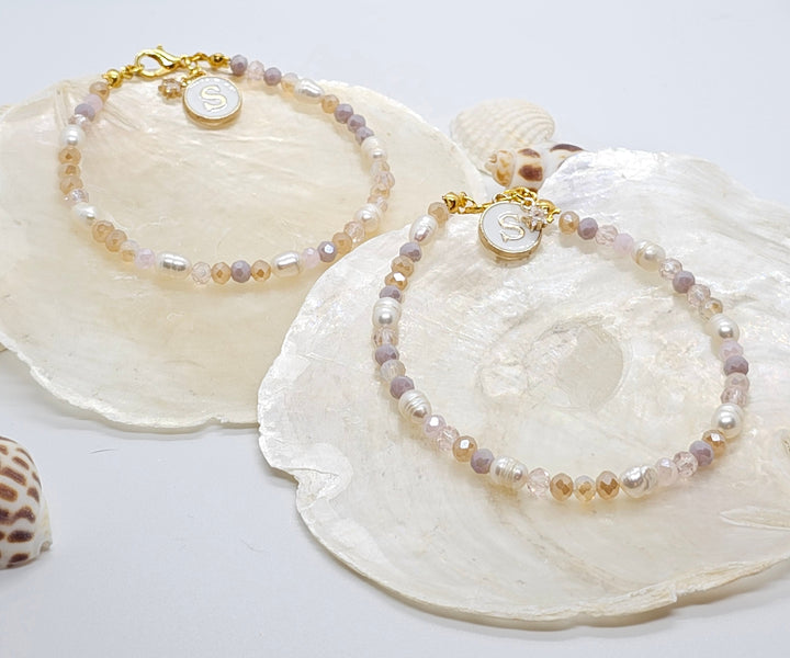 Armband mit Crystal und Zuchtperlen sowie Buchstabenanhänger "S"