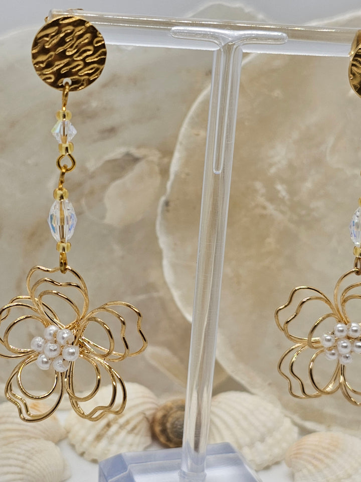 Ohrringe "Dhalienblüte mit Swarovski Perlen"