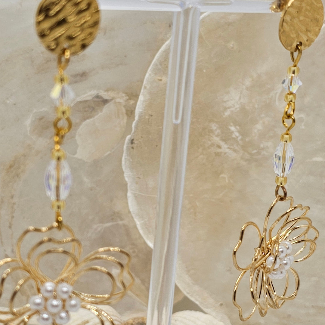 Ohrringe "Dhalienblüte mit Swarovski Perlen"