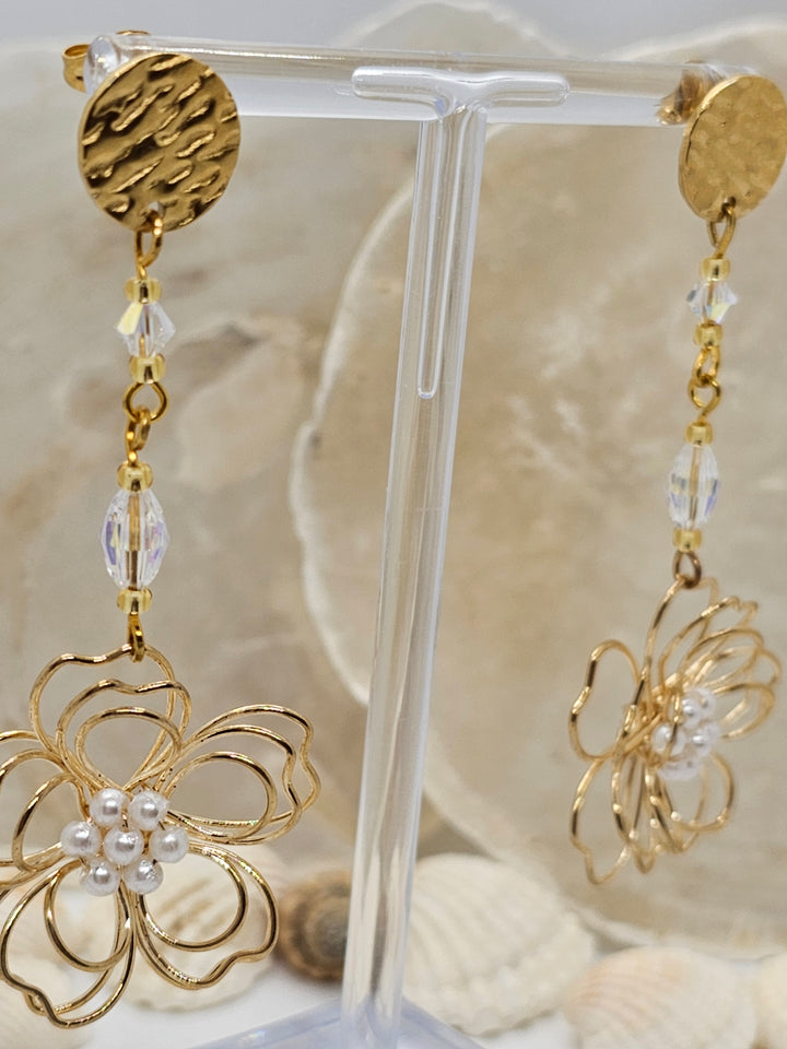 Ohrringe "Dhalienblüte mit Swarovski Perlen"